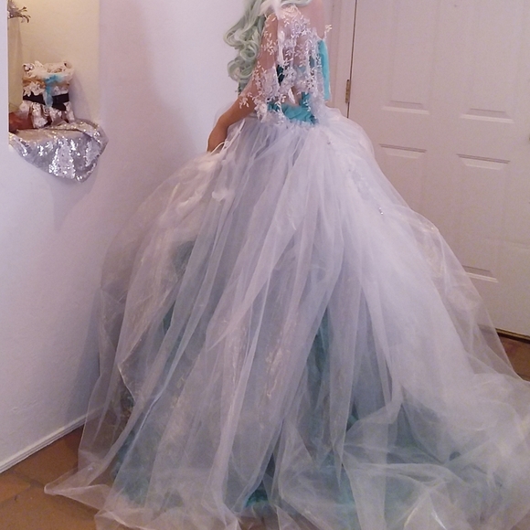 "DANITA" Green & White Boho Wedding Ballgown Set - Picture 4 of 6